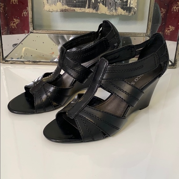 Franco Sarto Shoes - ‼️ 🆕 Franco Sarto Wedge Sandal ‼️
